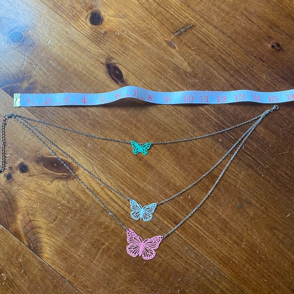 Layered butterfly necklace - Picture 3 of 3
